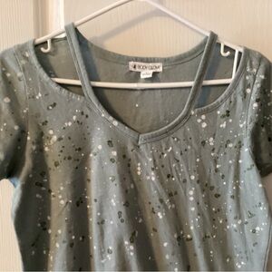 Body Glove Sage Green Tee. Size small. B8